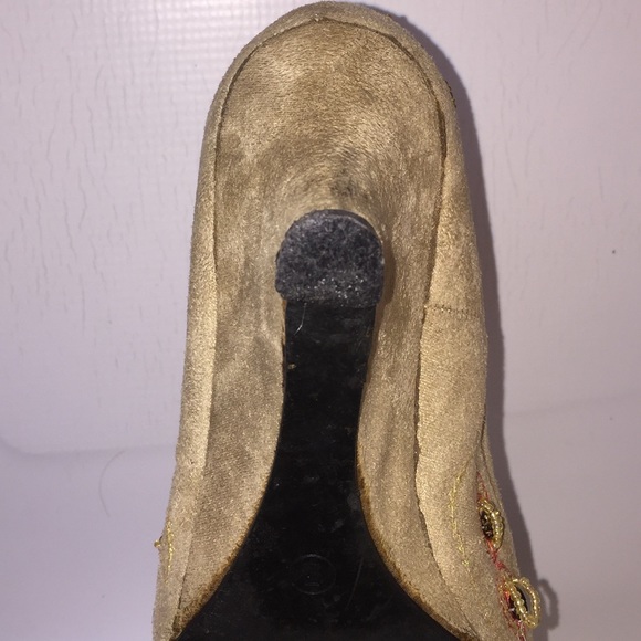 Faux suede closed toe jeweled wedges - Picture 8 of 8